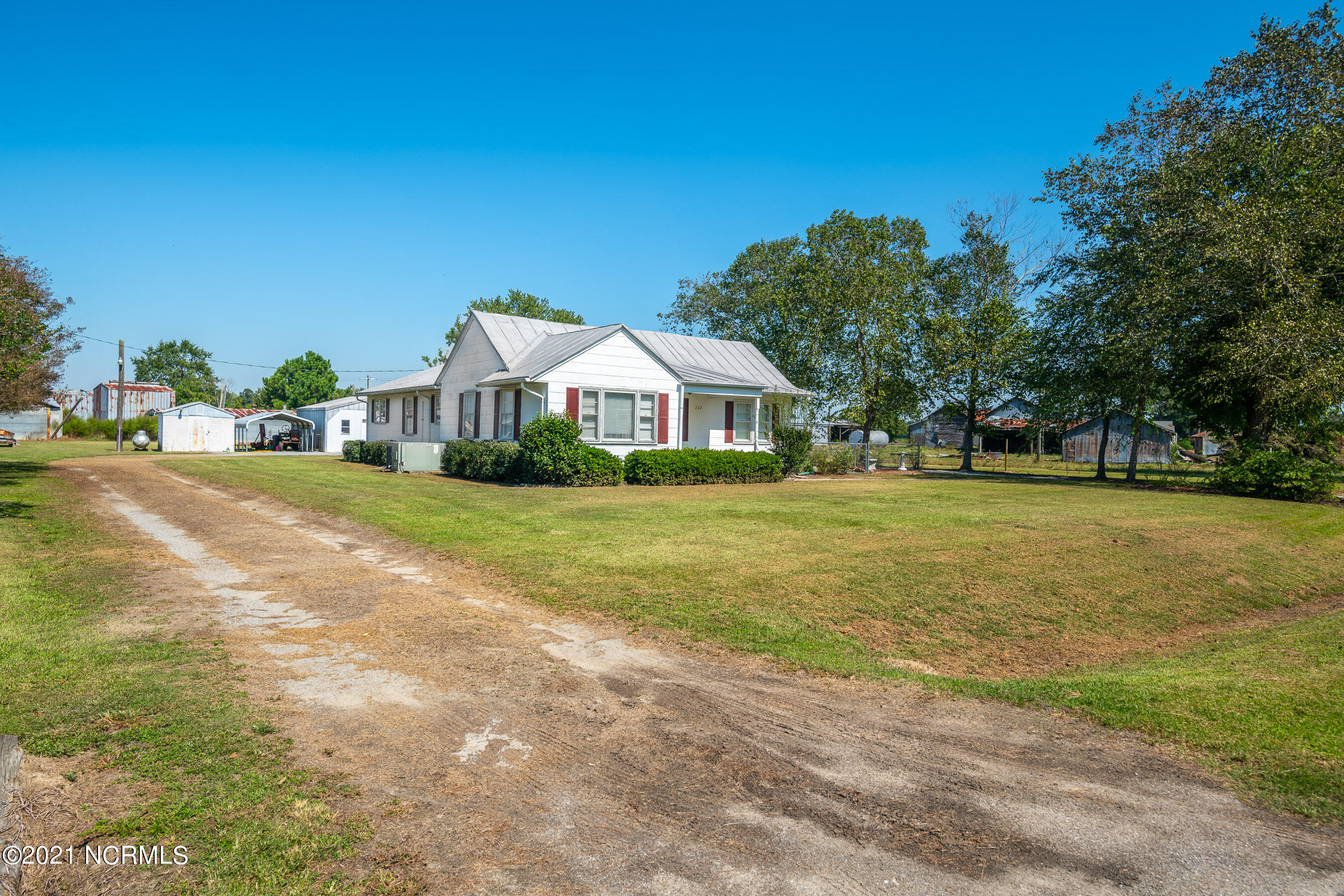 222 West Littlefield Road Ayden, NC 28513 - Photo 3 of 42 20210928a MLS 222 W Littlefield Rd Ayden