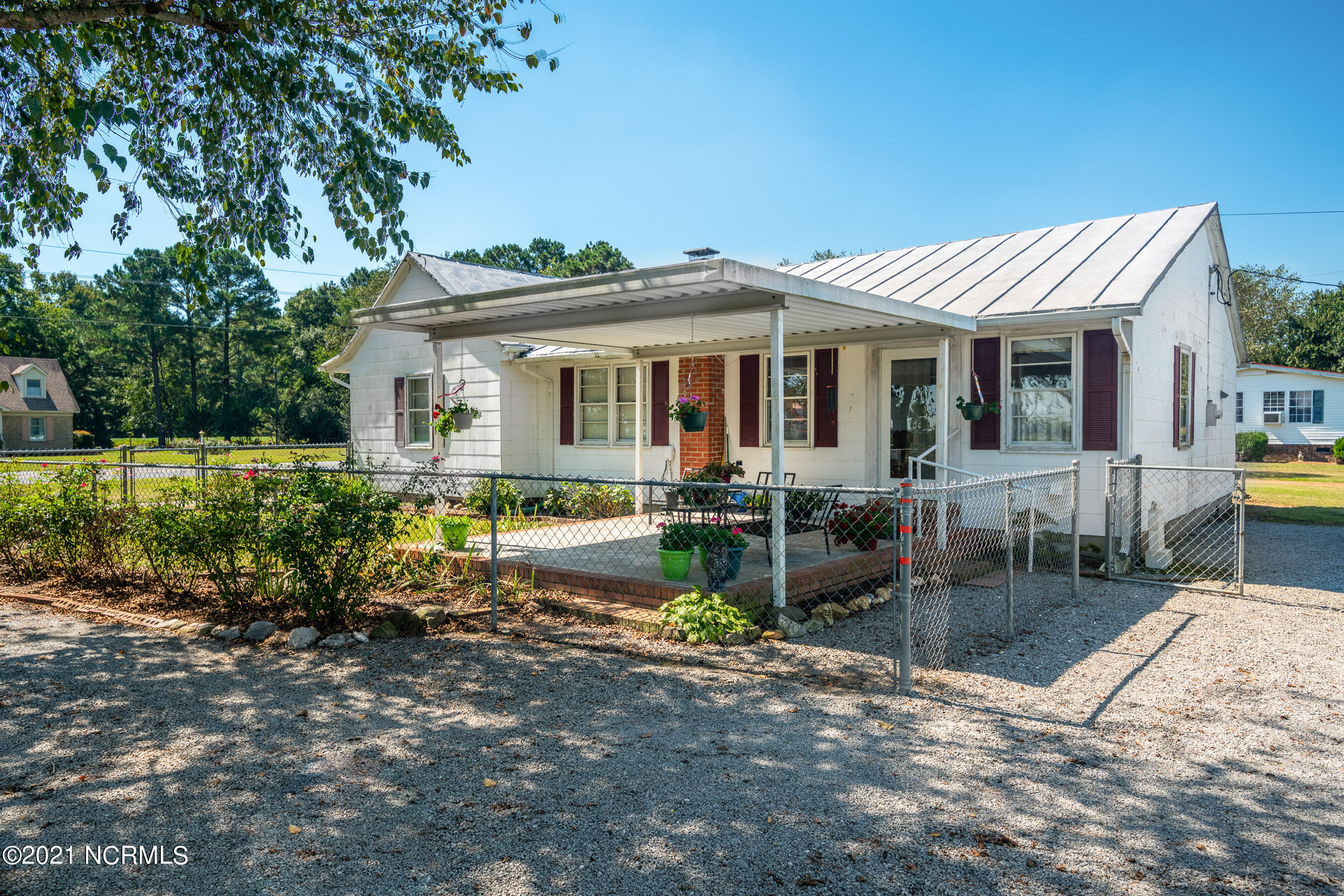 222 West Littlefield Road Ayden, NC 28513 - Photo 4 of 42 20210928a MLS 222 W Littlefield Rd Ayden