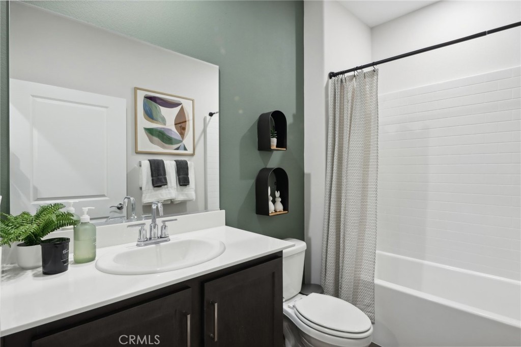 49459 Meadowlark Place Indio, CA 92201 - Photo 18 of 33 a bathroom with a sink toilet and shower