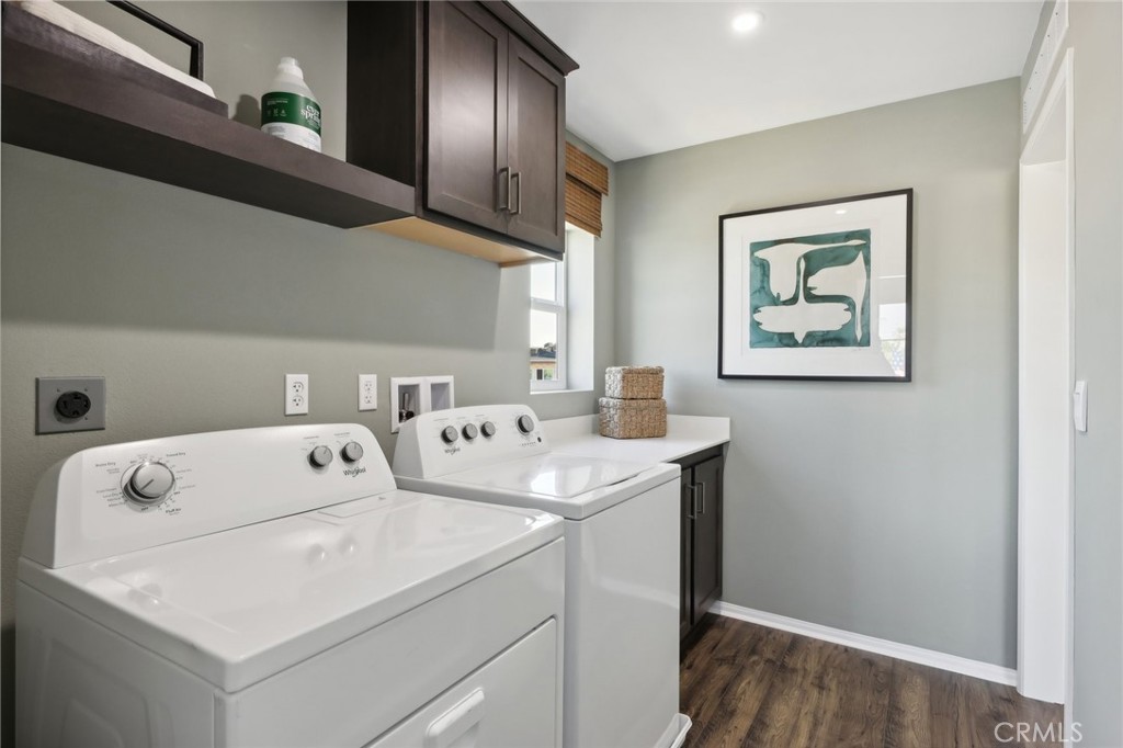 49459 Meadowlark Place Indio, CA 92201 - Photo 21 of 33 a utility room with dryer and washer