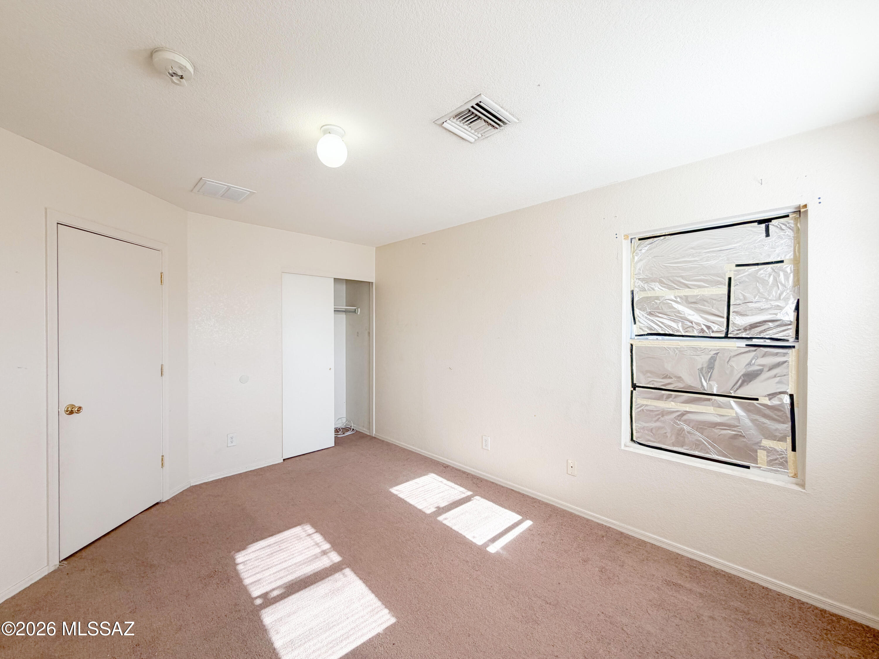 5779 South Manta Ray Road Tucson, AZ 85706 - Photo 17 of 30 a view of an empty room