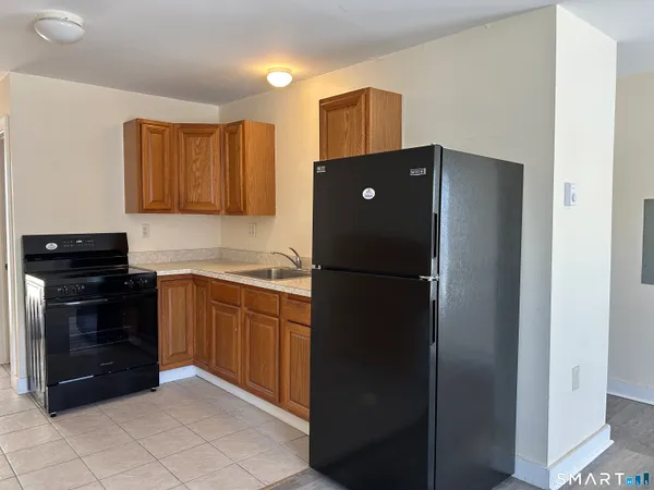 $1,150 | 166 Norwich Avenue, Norwich, CT 06380