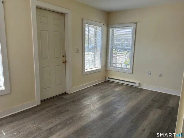 $1,150 | 166 Norwich Avenue, Norwich, CT 06380