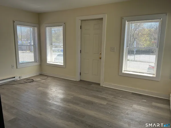 $1,150 | 166 Norwich Avenue, Norwich, CT 06380