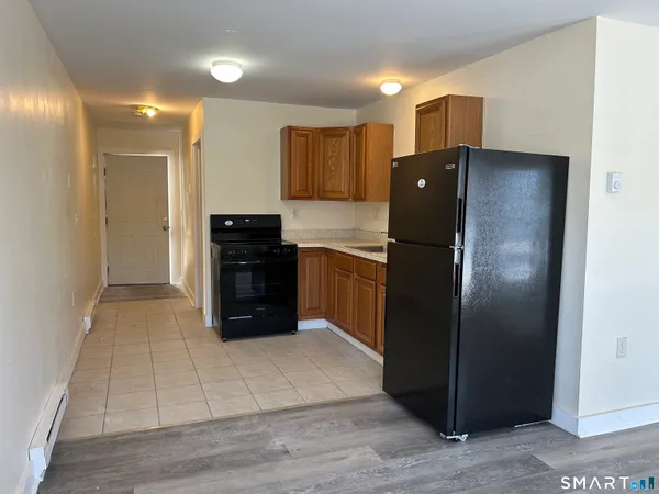 $1,150 | 166 Norwich Avenue, Norwich, CT 06380