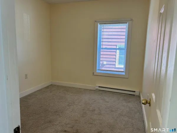 $1,150 | 166 Norwich Avenue, Norwich, CT 06380