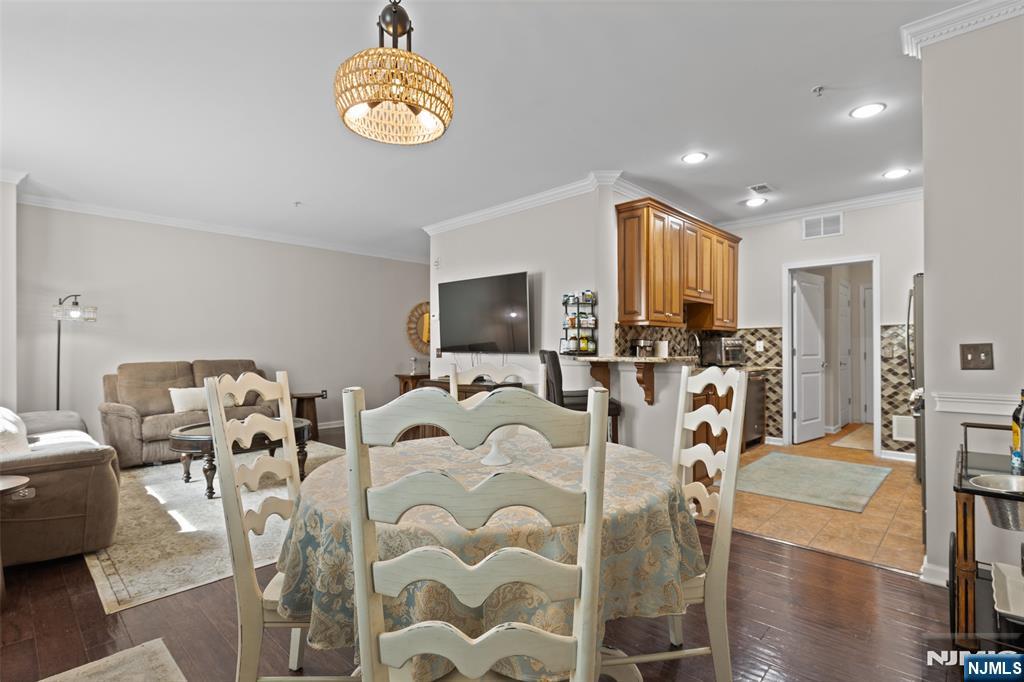 407 River Place Butler, NJ 07405 - Photo 7 of 25