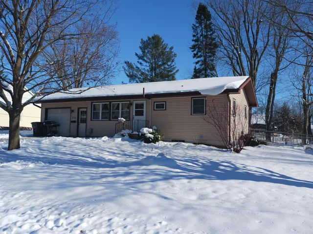 $274,900 | 112 North 3rd Street, Evansville, WI 53536