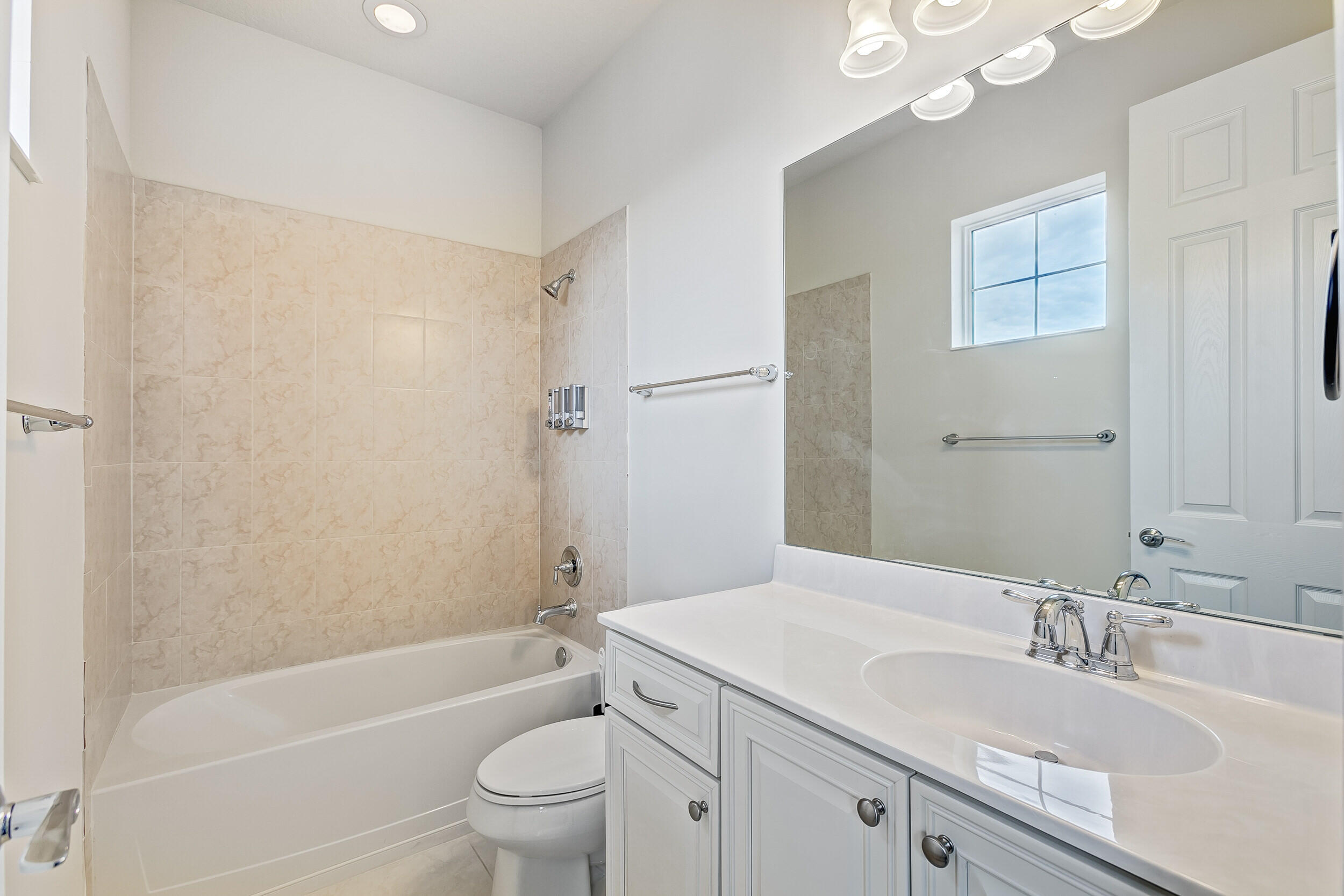 1139 Turnbridge Drive Jupiter, FL 33458 - Photo 42 of 60 2nd Bedroom Bath