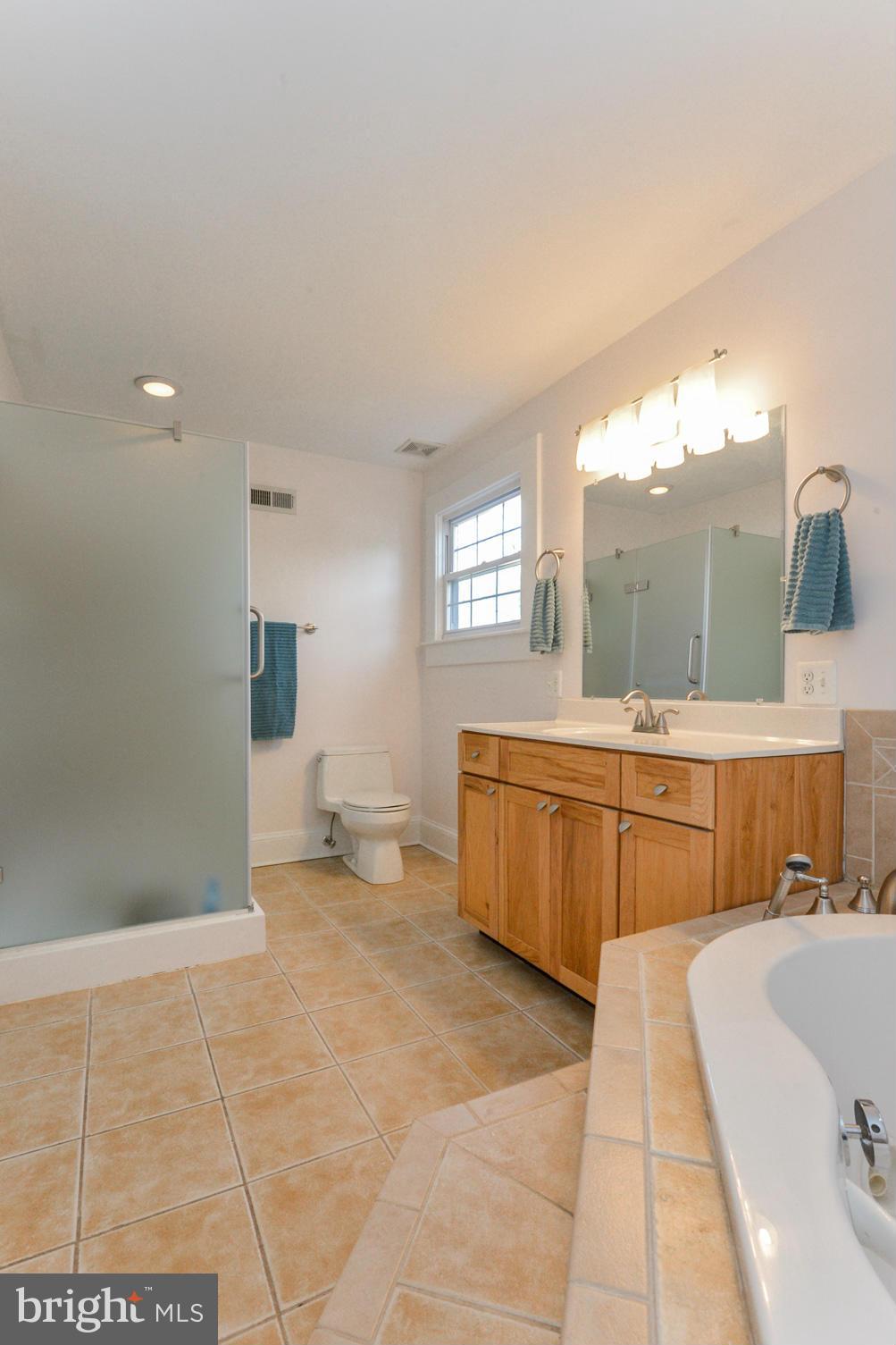 302 Pasadena Road Pasadena, MD 21122 - Photo 13 of 29 Bath (Master)