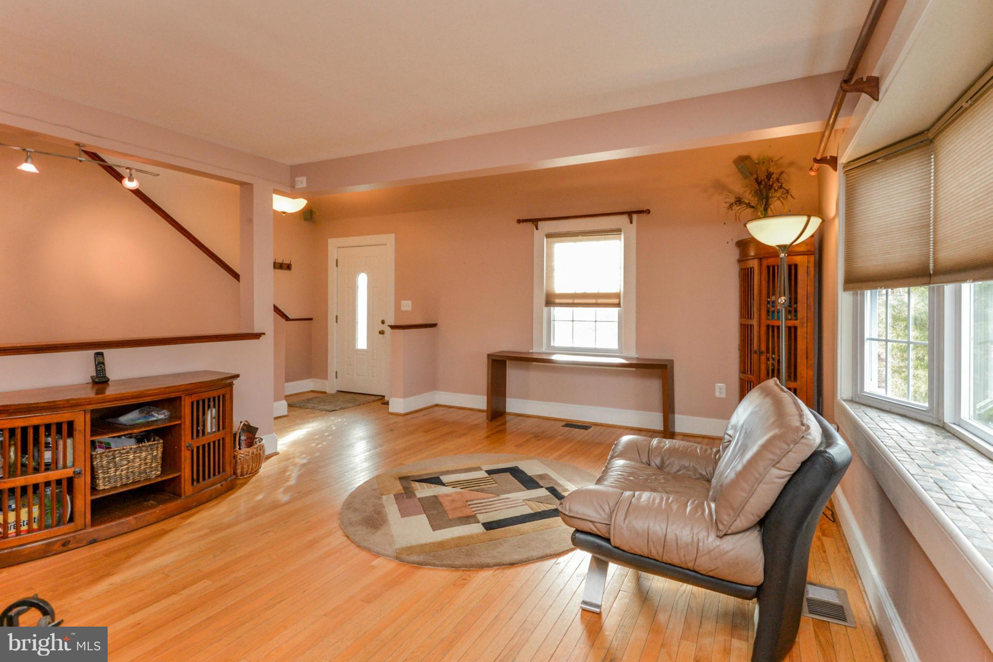 302 Pasadena Road Pasadena, MD 21122 - Photo 3 of 29 Living Room