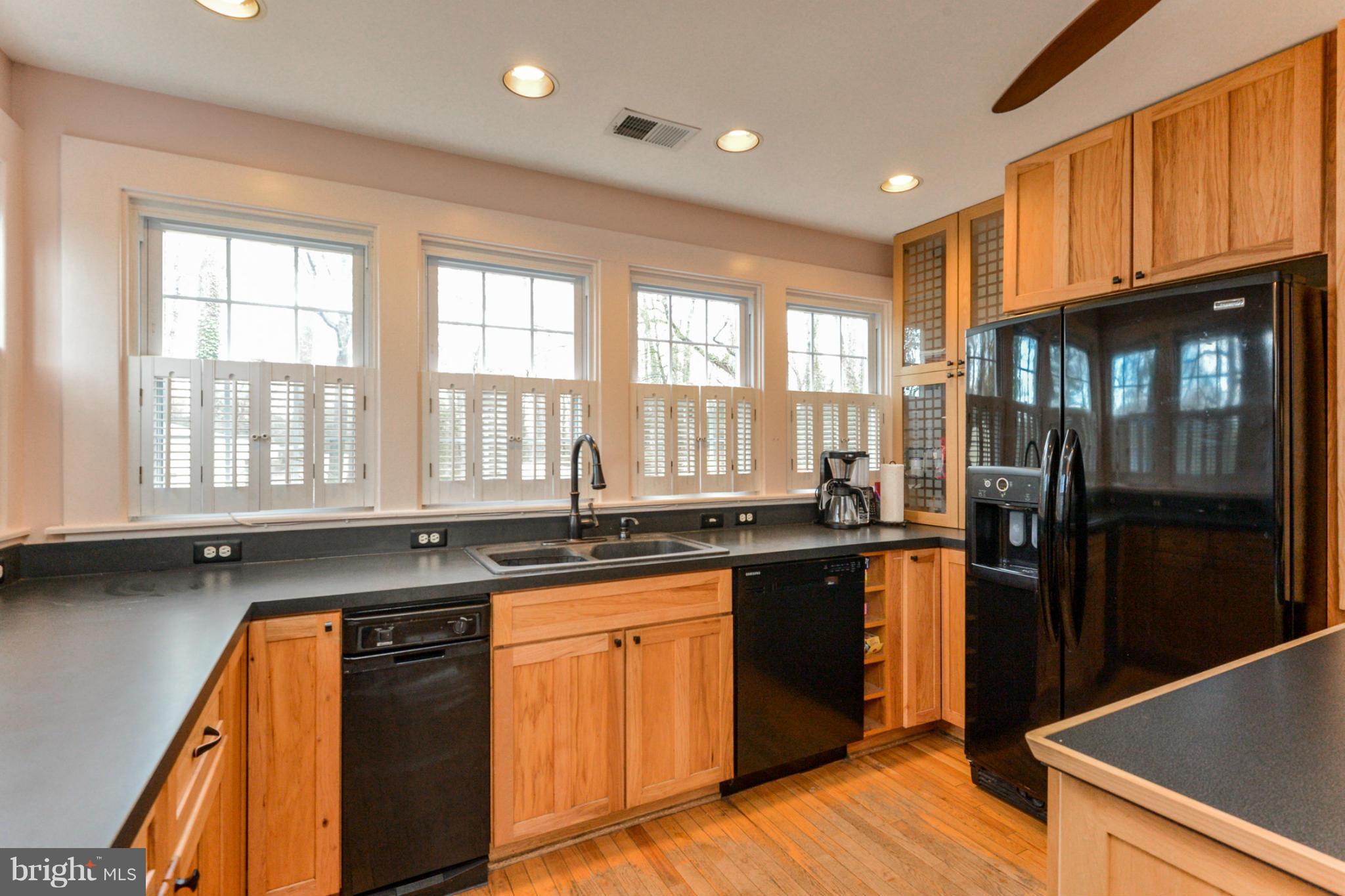 302 Pasadena Road Pasadena, MD 21122 - Photo 6 of 29 Kitchen
