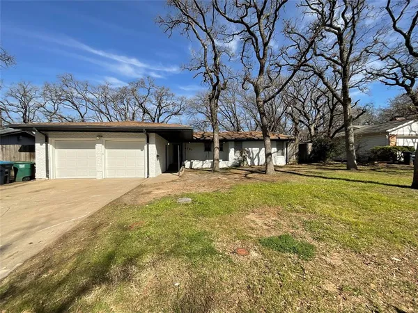 $1,850 | 5767 Rockhill Road, Fort Worth, TX 76112