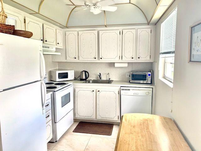 150 Suffolk F Boca Raton, FL 33434 - Photo 2 of 19 Kitchen