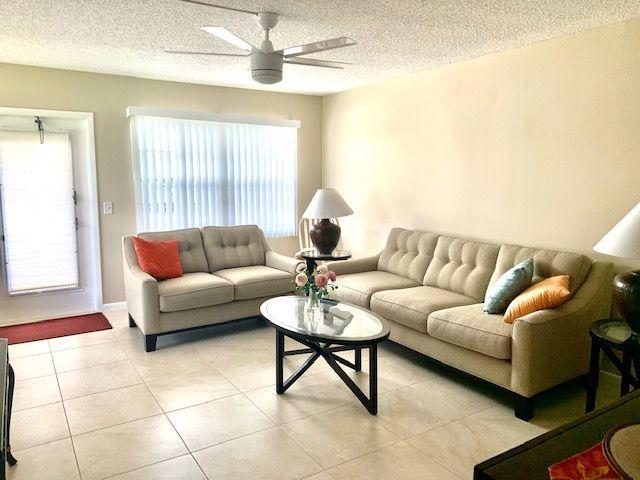 150 Suffolk F Boca Raton, FL 33434 - Photo 5 of 19 Living Room