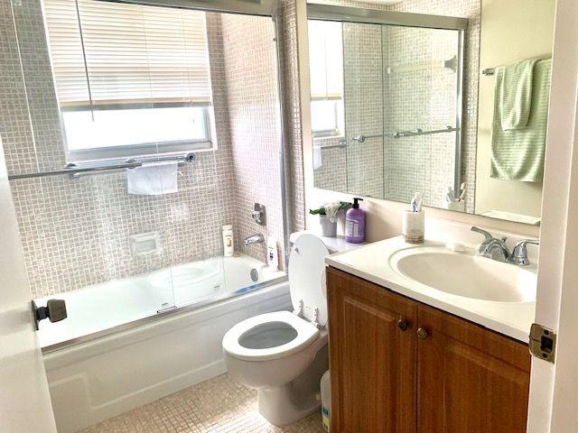 150 Suffolk F Boca Raton, FL 33434 - Photo 7 of 19 Master Bathroom