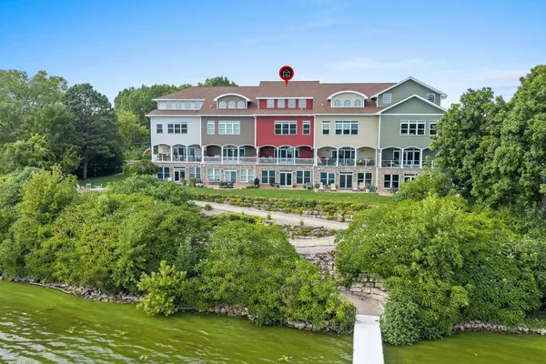 $1,100,000 | 2119 Lost Dauphin Road, De Pere, WI 54115