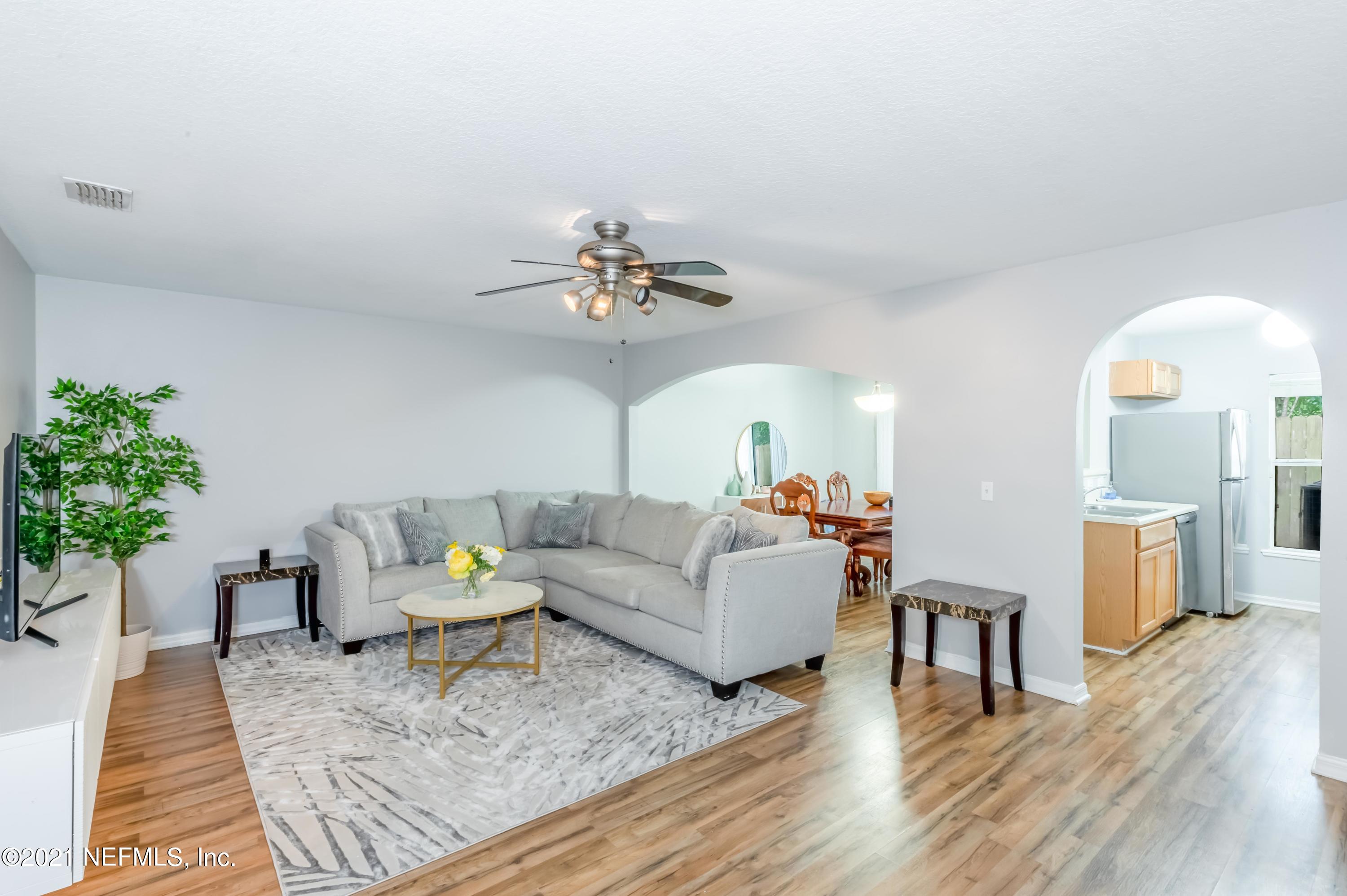 10530 Autumn Trace Road Jacksonville, FL 32257 - Photo 2 of 21 Livingroom