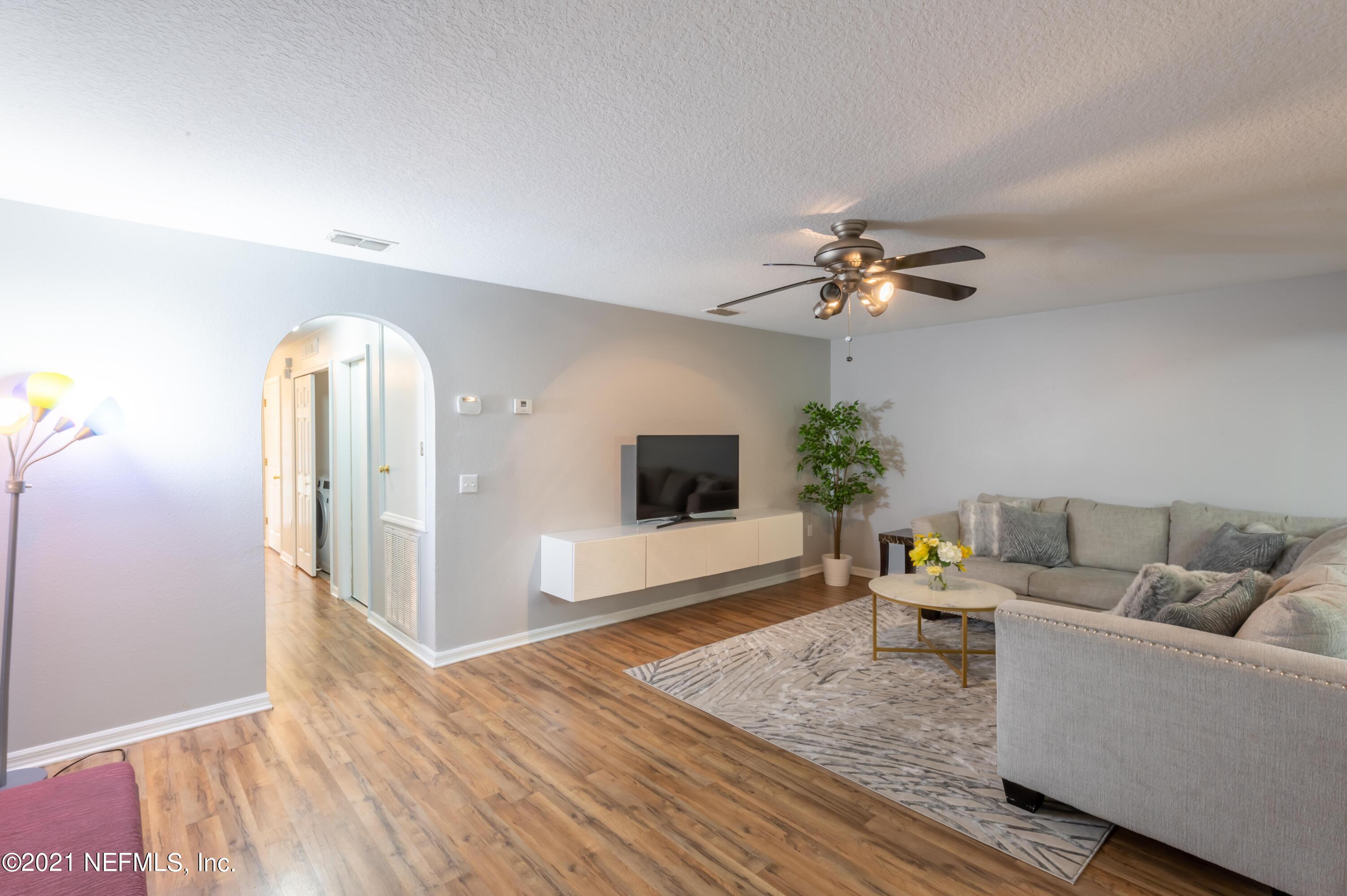 10530 Autumn Trace Road Jacksonville, FL 32257 - Photo 3 of 21 Livingroom