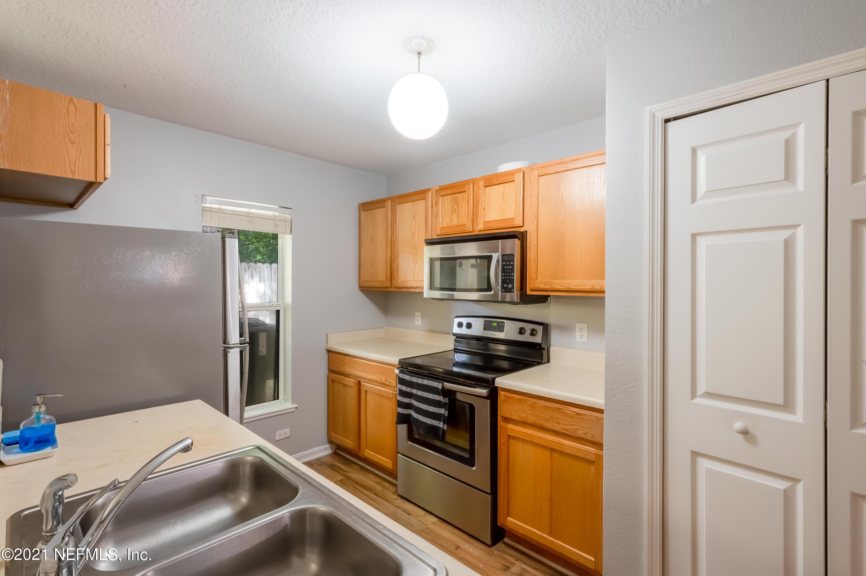 10530 Autumn Trace Road Jacksonville, FL 32257 - Photo 6 of 21 Kitchen