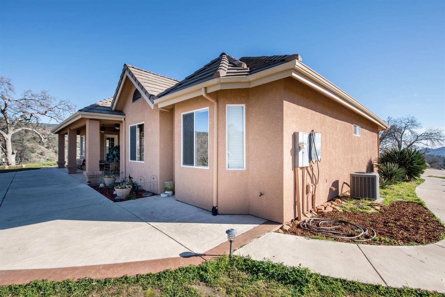 50070 Butterfield Stage Road O'Neals, CA 93645 - Photo 38 of 55 Walkways all around the home....