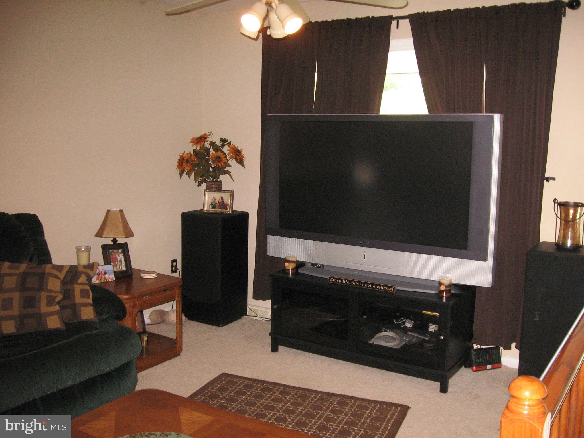 3691 Nile Road Davidsonville, MD 21035 - Photo 2 of 10 Living Room
