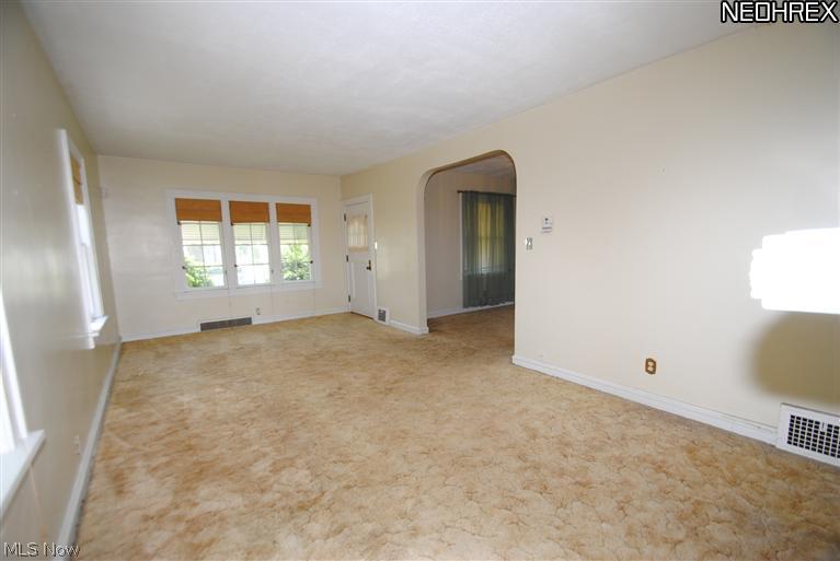 12923 Grannis Road Cleveland, OH 44125 - Photo 4 of 12 Gallery Image 4