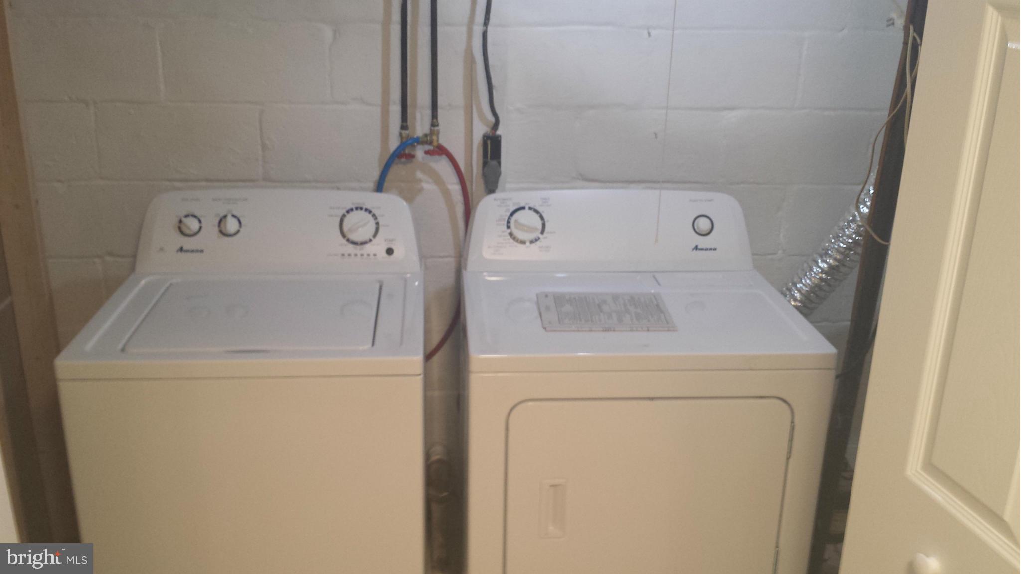 1560 Clairidge Road Baltimore, MD 21207 - Photo 4 of 16 a utility room with dryer and washer