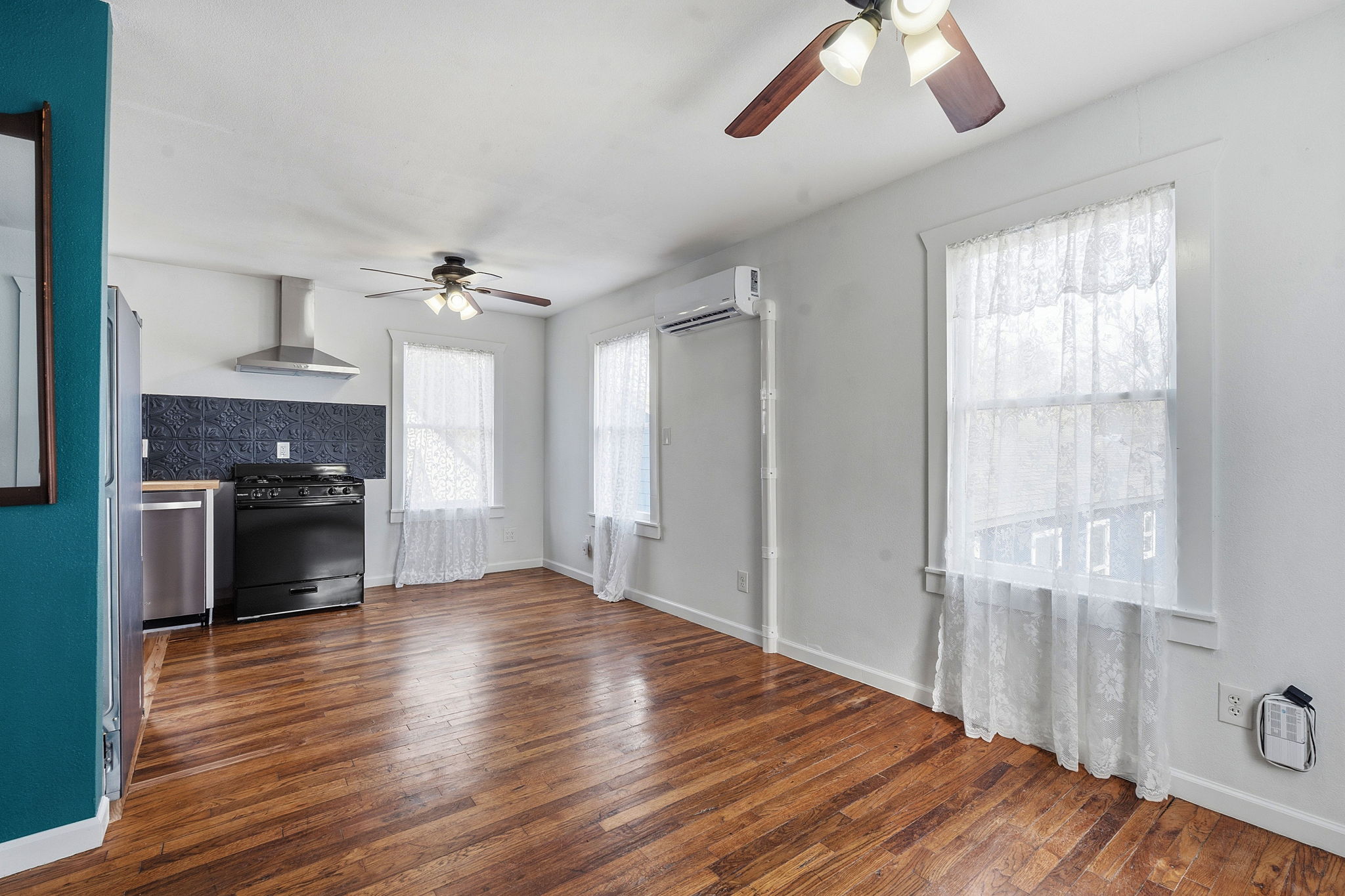 1148 Gunter Street, Unit B Austin, TX 78721 - Photo 2 of 14