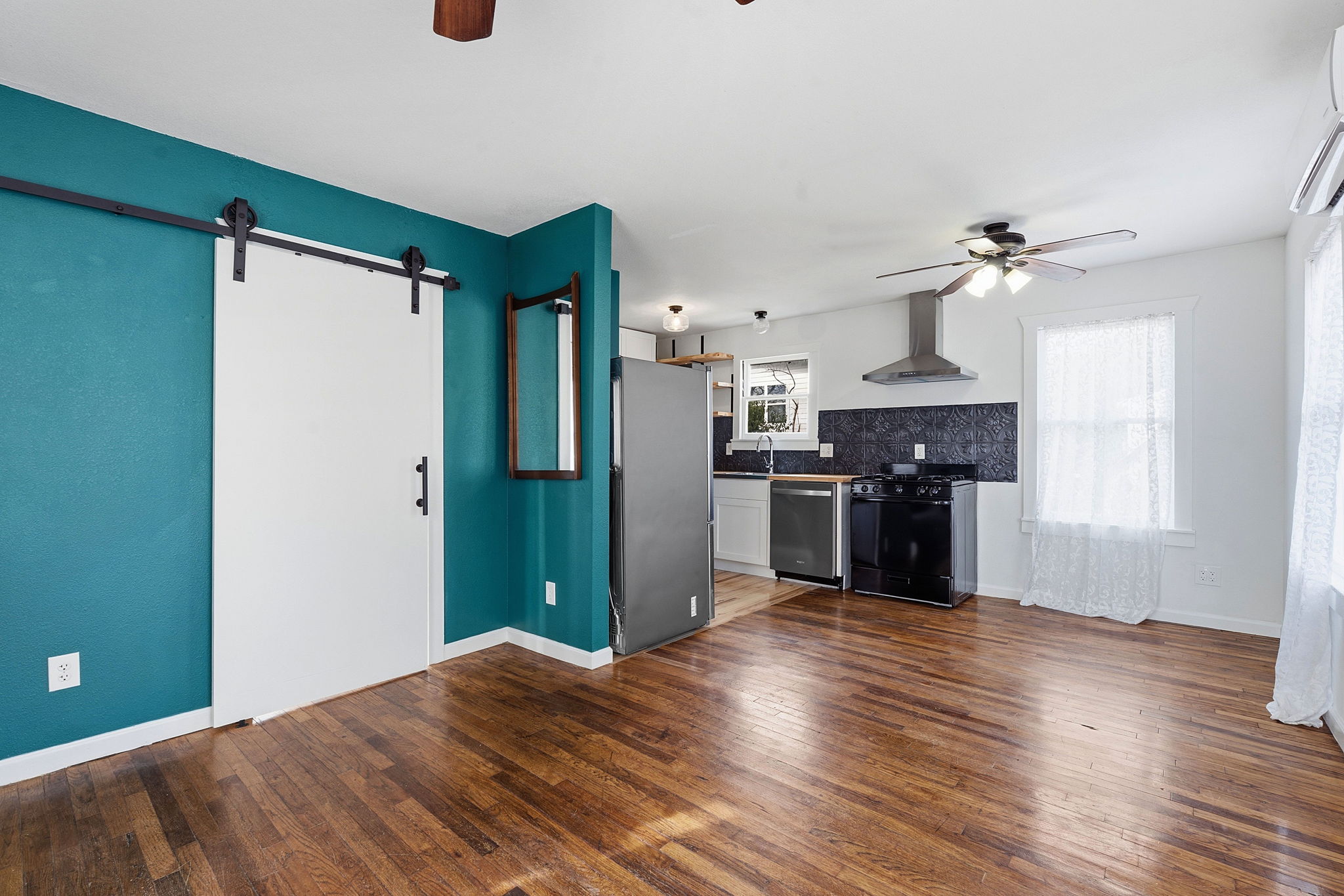 1148 Gunter Street, Unit B Austin, TX 78721 - Photo 3 of 14