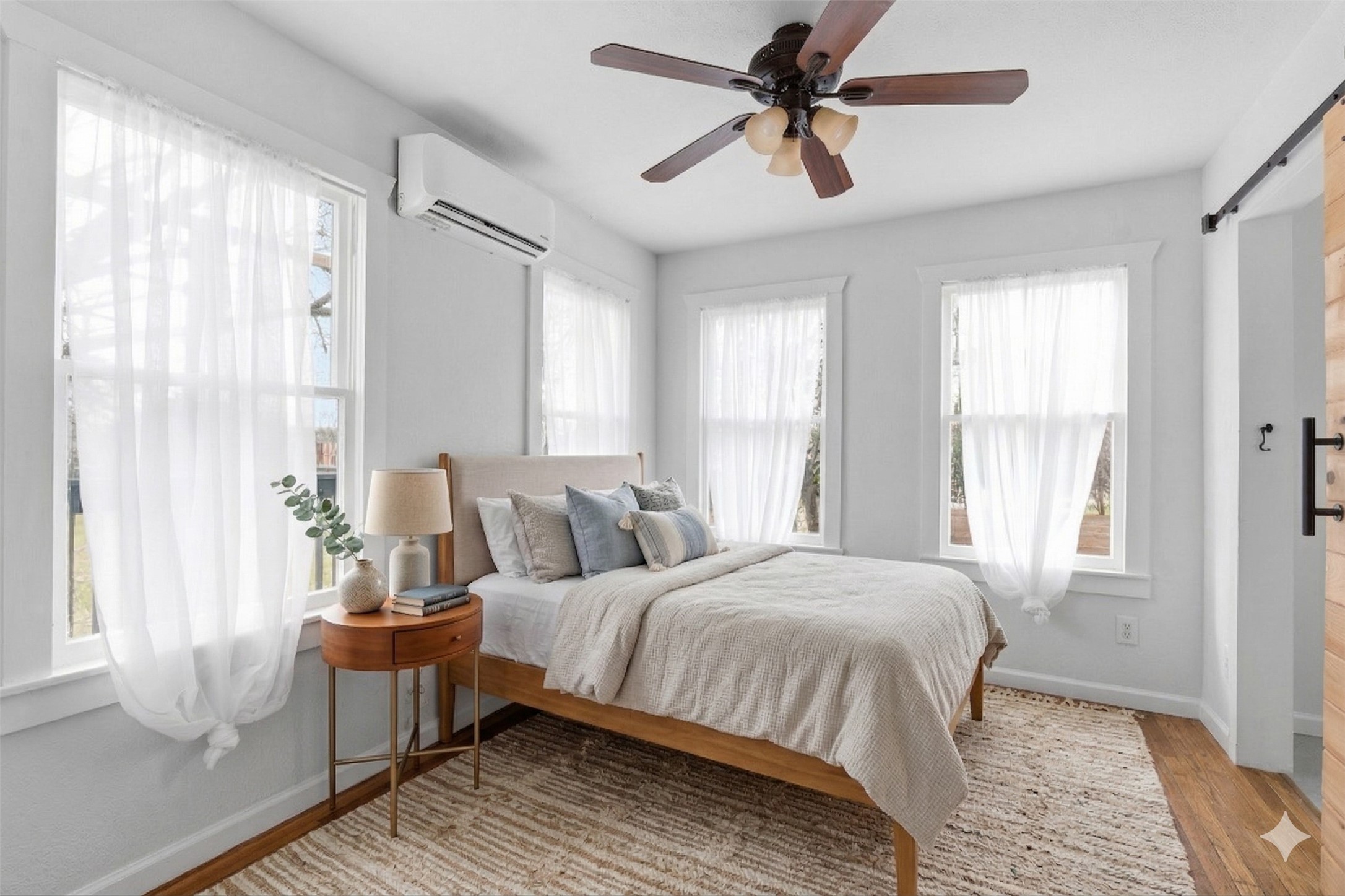 1148 Gunter Street, Unit B Austin, TX 78721 - Photo 8 of 14 Virtually staged