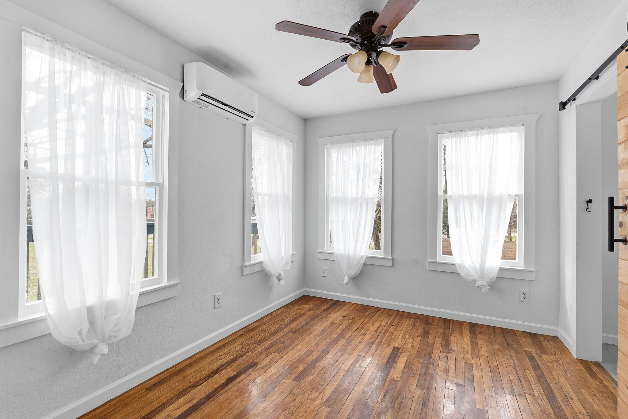 1148 Gunter Street, Unit B Austin, TX 78721 - Photo 9 of 14