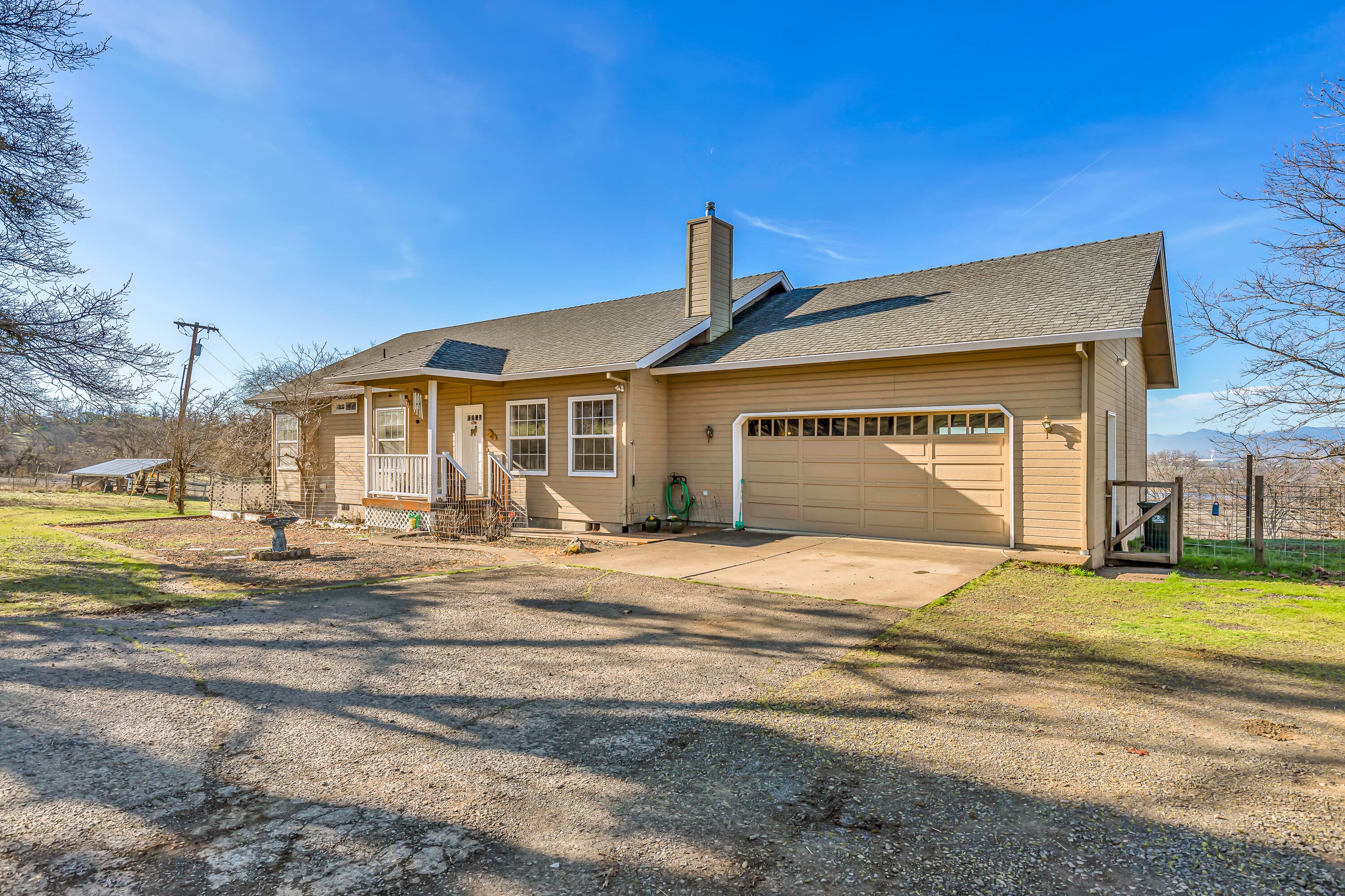 924 West Linn Road Eagle Point, OR 97524 - Photo 10 of 58 9R9A5284
