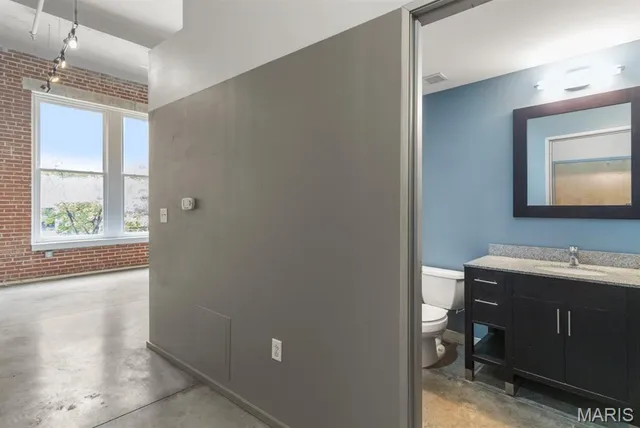 $94,000 | 1136 Washington Avenue, Unit 201, St. Louis, MO 63101