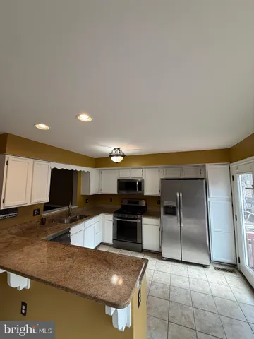 $2,895 | 4221 Devonwood Way, Woodbridge, VA 22192