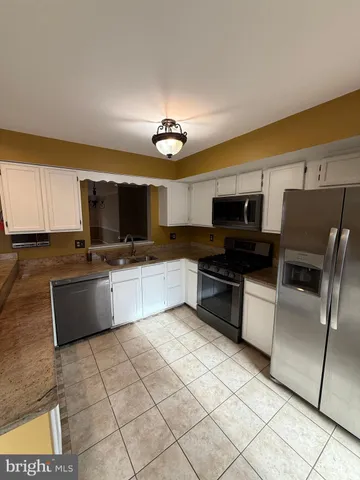 $2,895 | 4221 Devonwood Way, Woodbridge, VA 22192