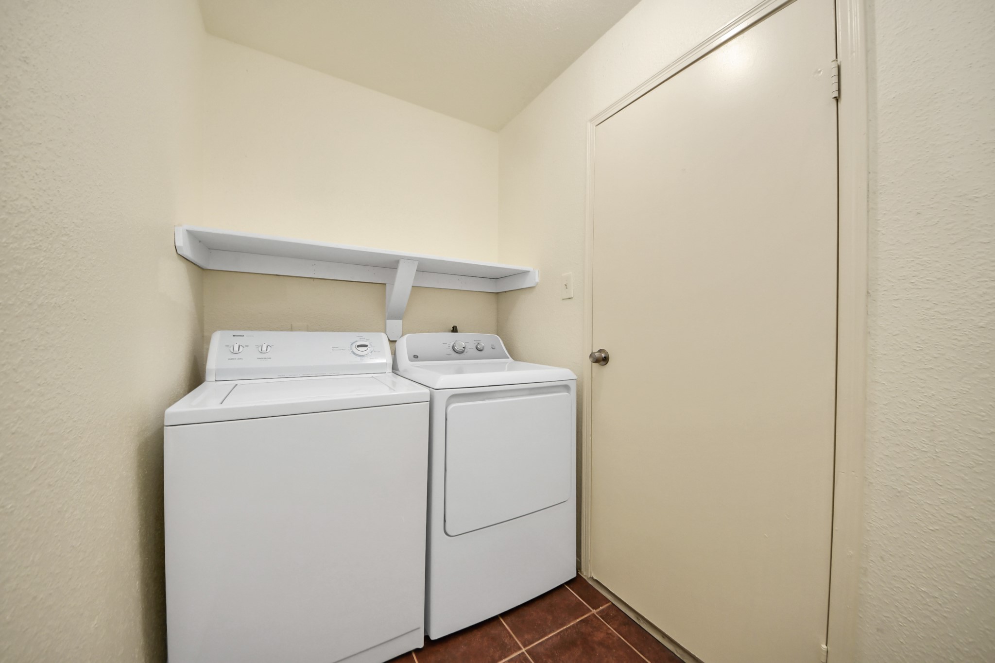 6500 Sands Point Drive, Unit 804 Houston, TX 77074 - Photo 24 of 40 a utility room with dryer and washer