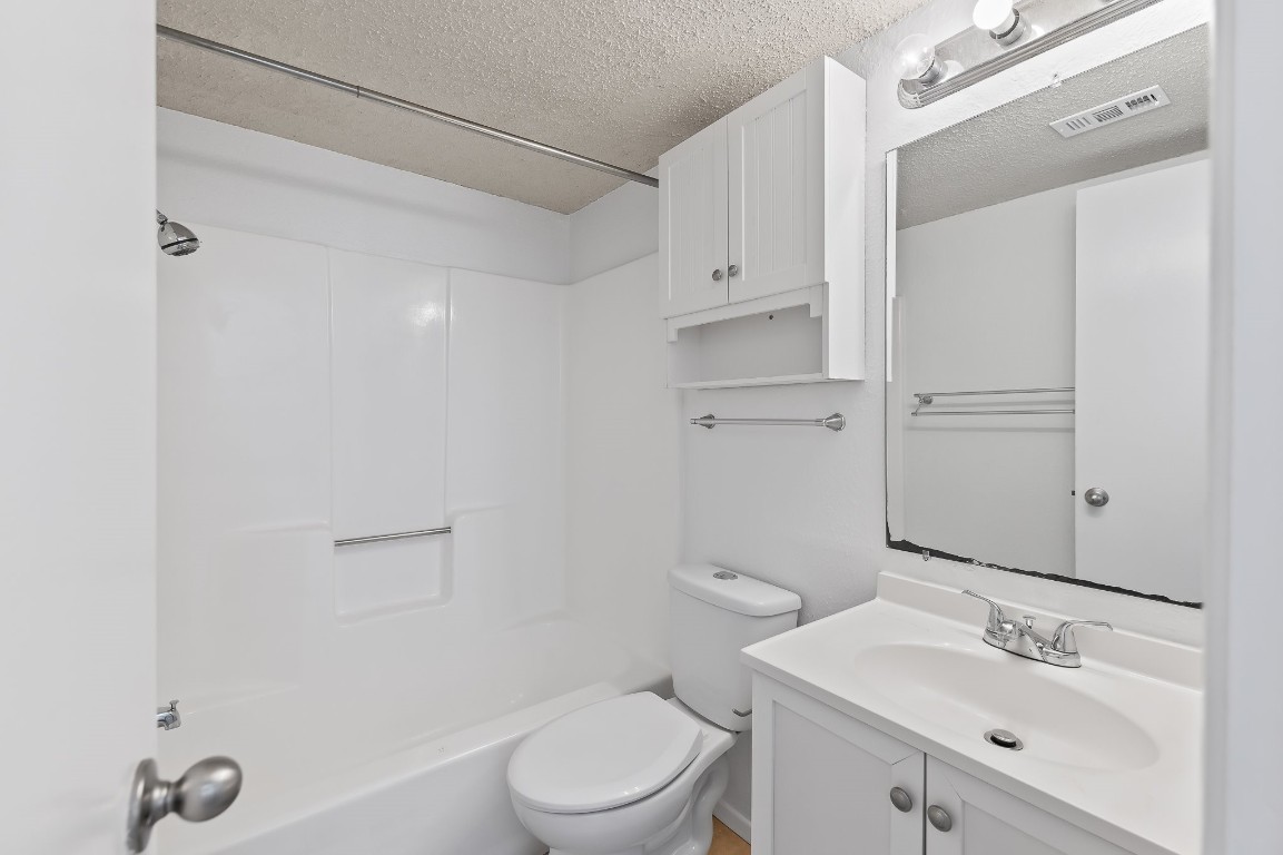 2500 Burleson Road, Unit 709 Austin, TX 78741 - Photo 21 of 22 Bath