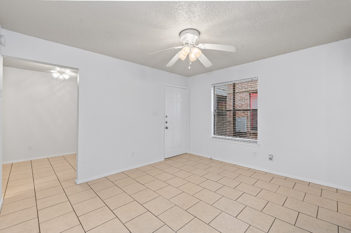 2500 Burleson Road, Unit 709 Austin, TX 78741 - Photo 3 of 22 Living Room