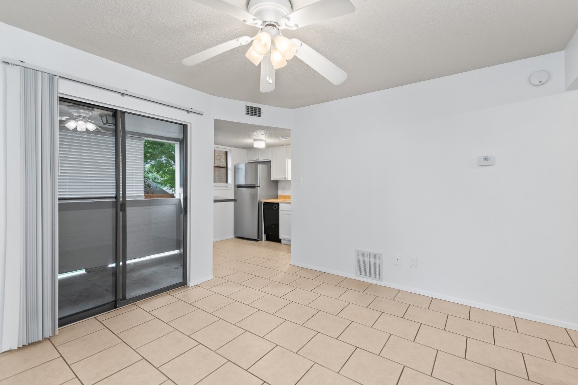 2500 Burleson Road, Unit 709 Austin, TX 78741 - Photo 5 of 22 Living Room