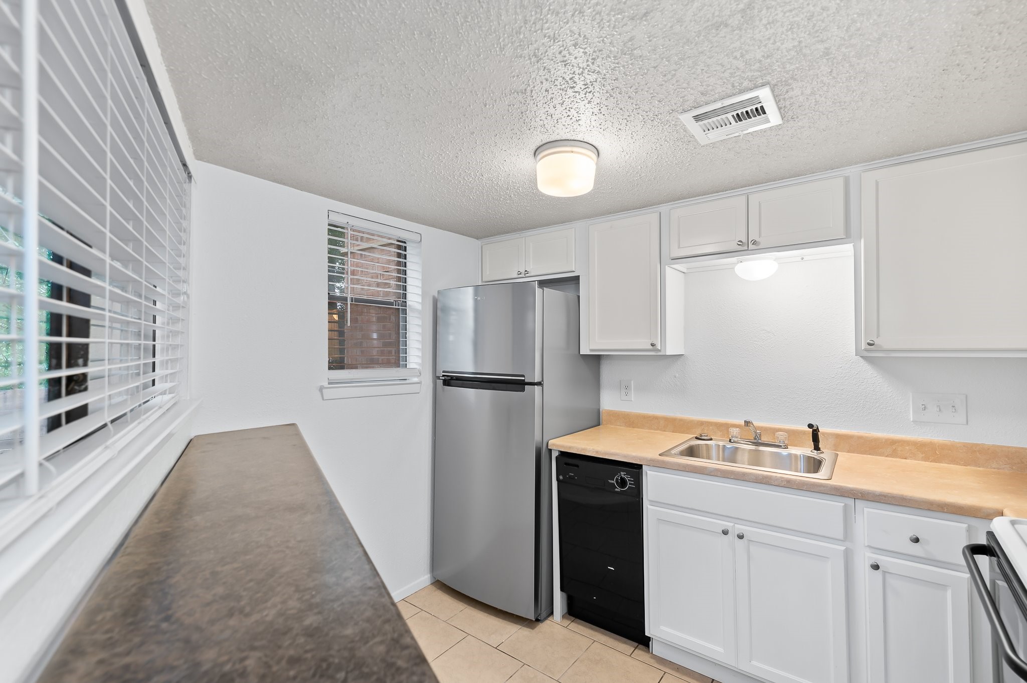 2500 Burleson Road, Unit 709 Austin, TX 78741 - Photo 6 of 22 Kitchen/Dining