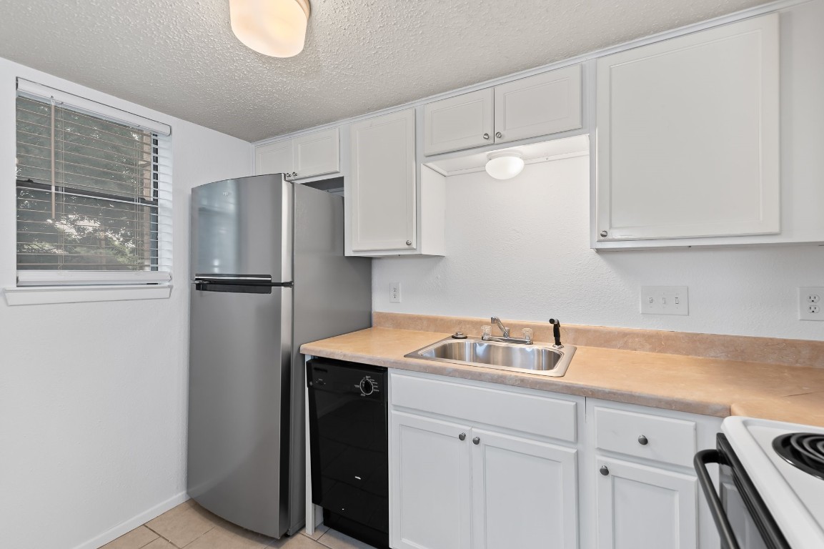 2500 Burleson Road, Unit 709 Austin, TX 78741 - Photo 8 of 22 Kitchen/DiningKitchen/Dining