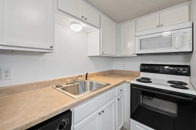 $975 | 2500 Burleson Road, Unit 709, Austin, TX 78741