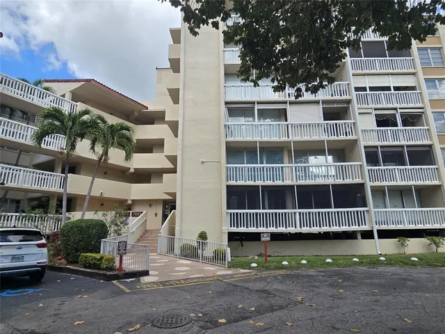 $1,900 | 7051 Environ Boulevard, Unit 336, Lauderhill, FL 33319