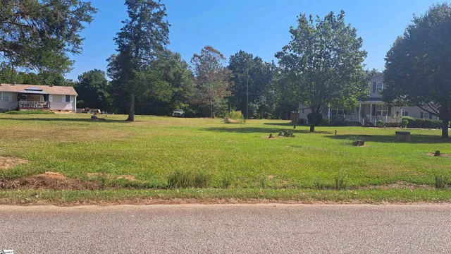 $425,000 | 726 Bill Pearson Road, Woodruff, SC 29388