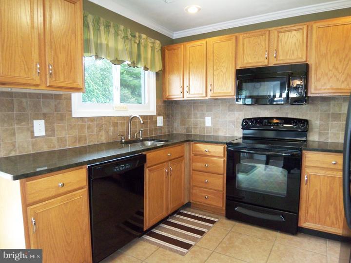 6 Hemlock Road Levittown, PA 19056 - Photo 9 of 23 Gallery Image 9