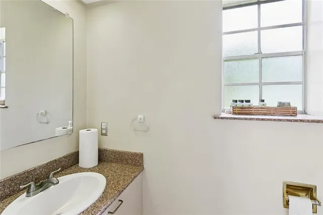 $389,900 | 3700 Red Oak Court, New Orleans, LA 70131