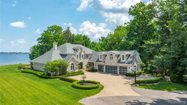 $4,395,000 | 4326 Commerce Road, West Bloomfield, MI 48324