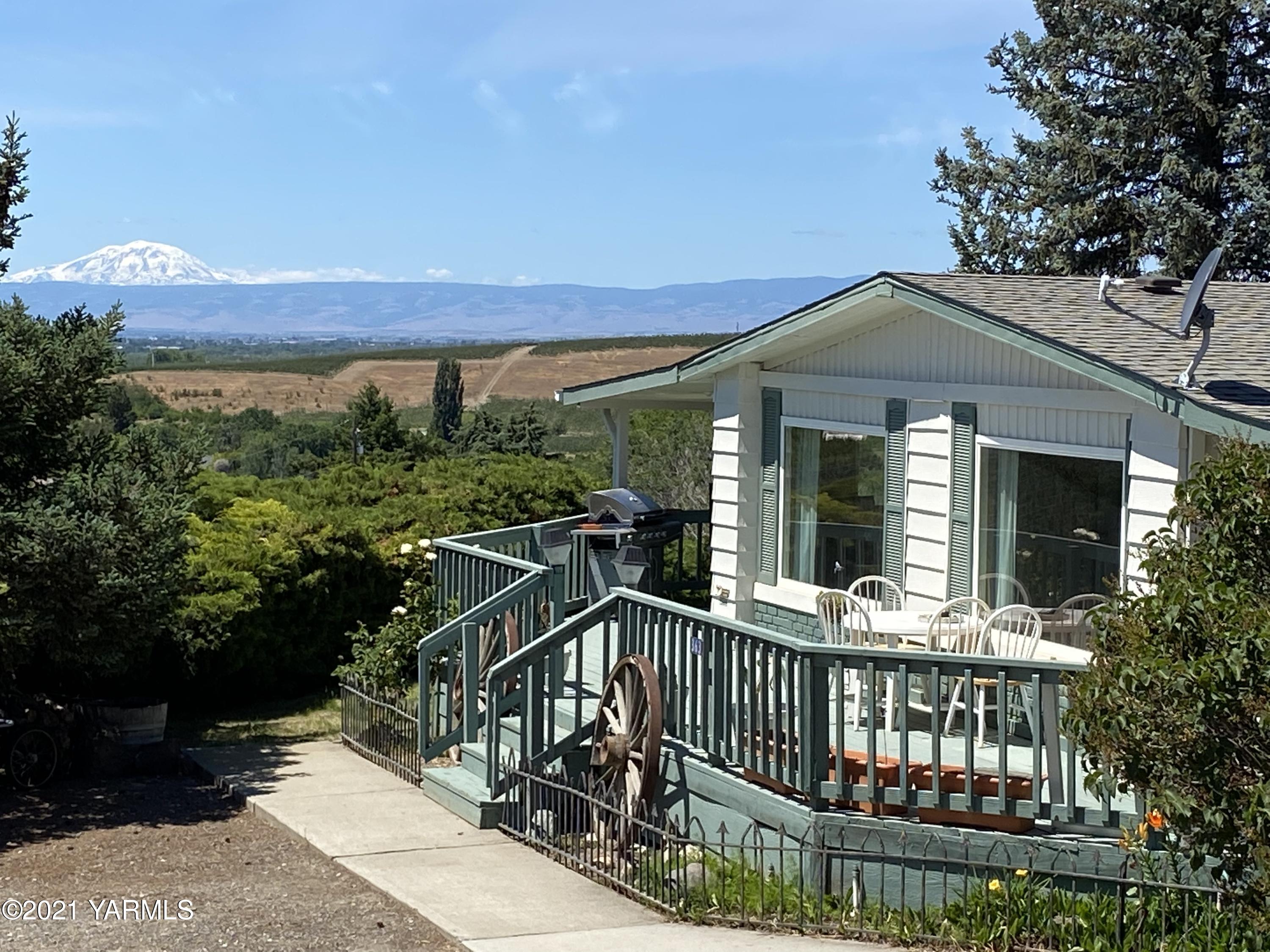 363 Riggins Road Wapato, WA 98951 - Photo 1 of 14 a front view of a house with a yard
