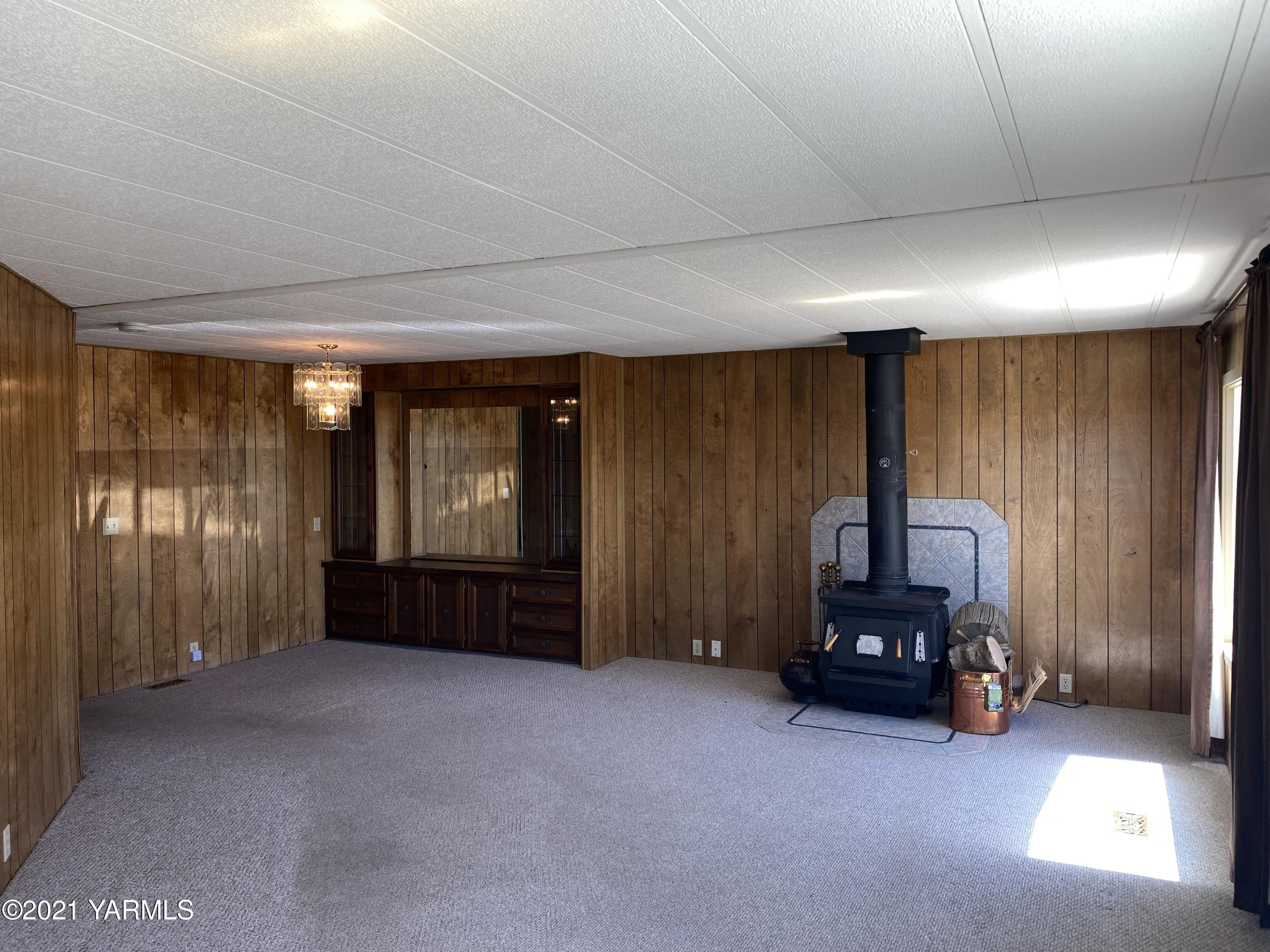363 Riggins Road Wapato, WA 98951 - Photo 3 of 14 a view of an empty room with a fireplace